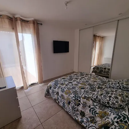 Perpignan Location A La Semaine Climatisee 4 Personnes *